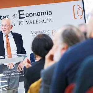 Juan Roig pone en valor la figura del empresario y del emprendedor en la Universitat de València